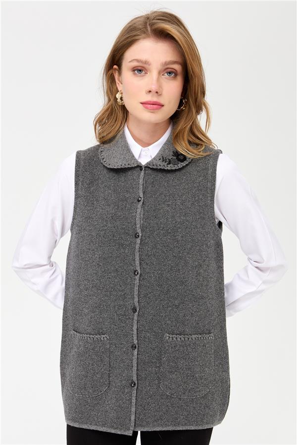 Женский шерстяной жилет с воротником-поло и карманами крючком копченый