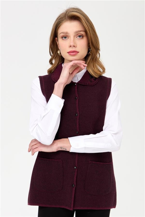 Женский шерстяной жилет с воротником-поло и карманами крючком сливовый цвет