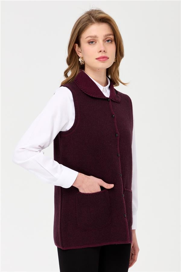 Женский шерстяной жилет с воротником-поло и карманами крючком сливовый цвет