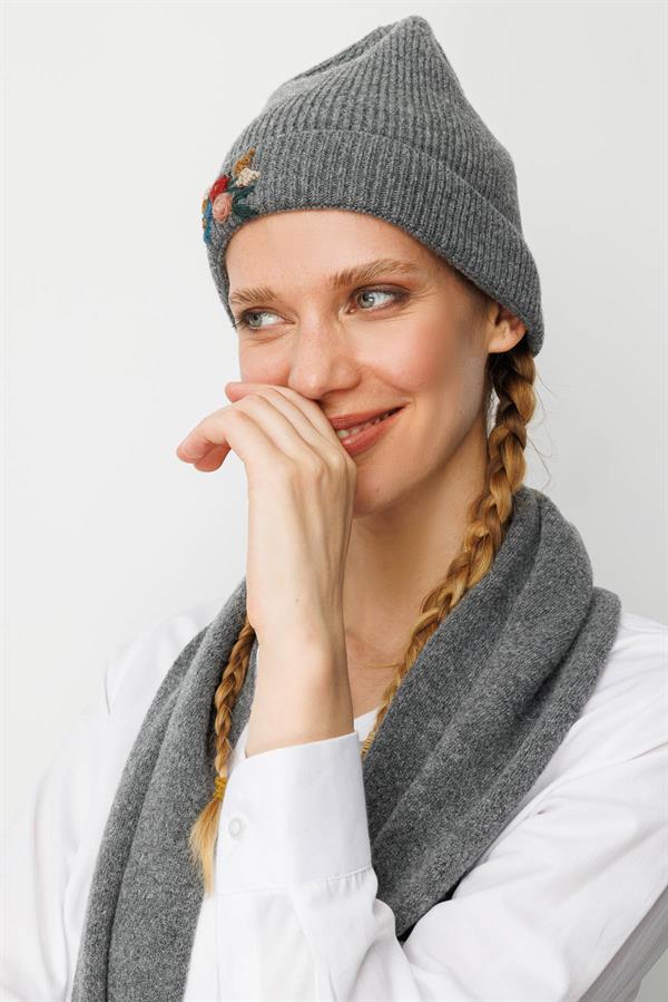 Kadın Rokoko Nakış İşlemeli Yün Bere Füme