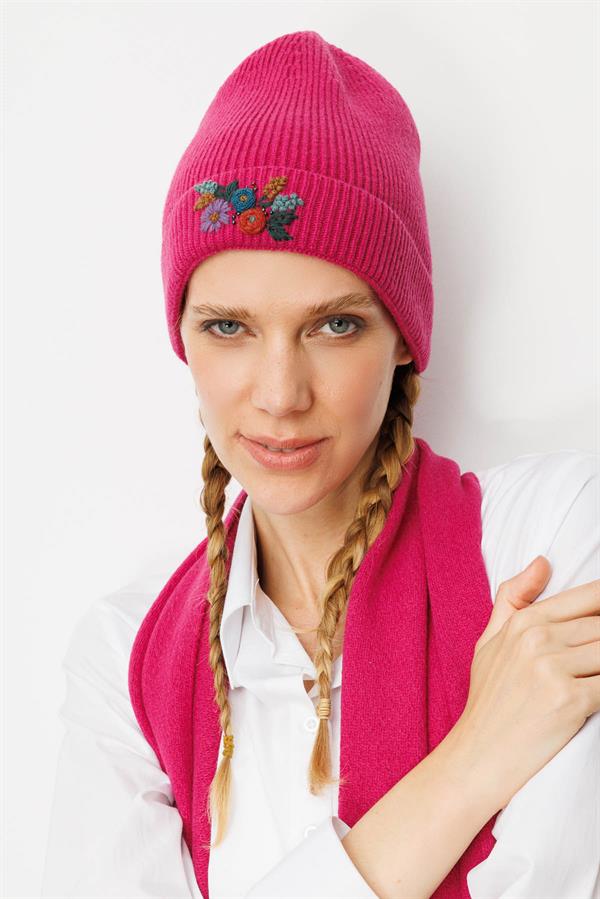 Kadın Rokoko Nakış İşlemeli Yün Bere Sıklamen