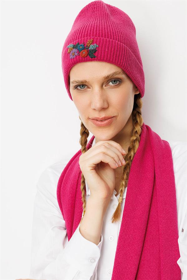 Kadın Rokoko Nakış İşlemeli Yün Bere Sıklamen