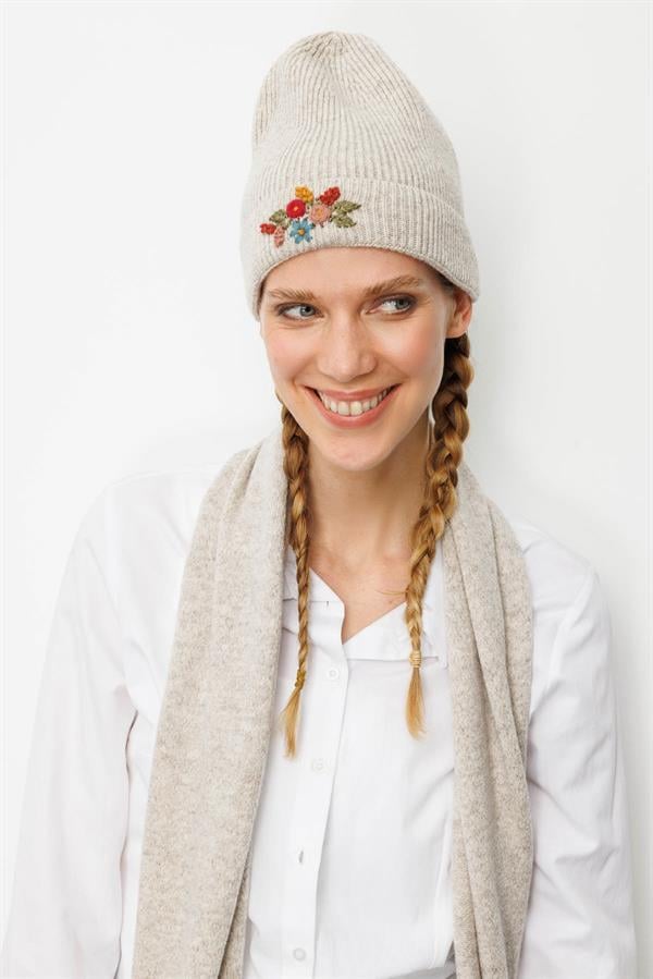 Kadın Rokoko Nakış İşlemeli Yün Bere V.Bej