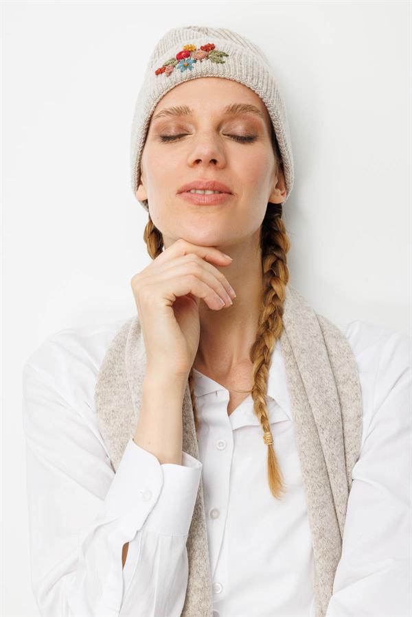 Kadın Rokoko Nakış İşlemeli Yün Bere V.Bej