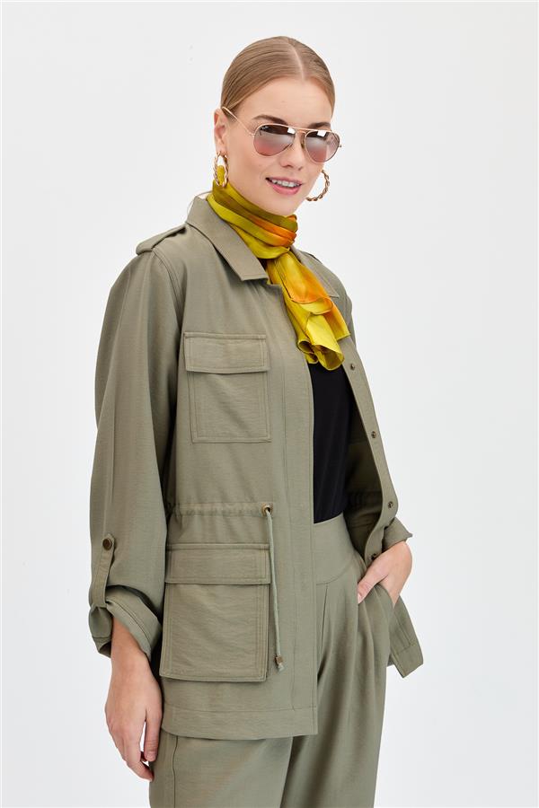 Женская льняная куртка модели сафари цвета хаки