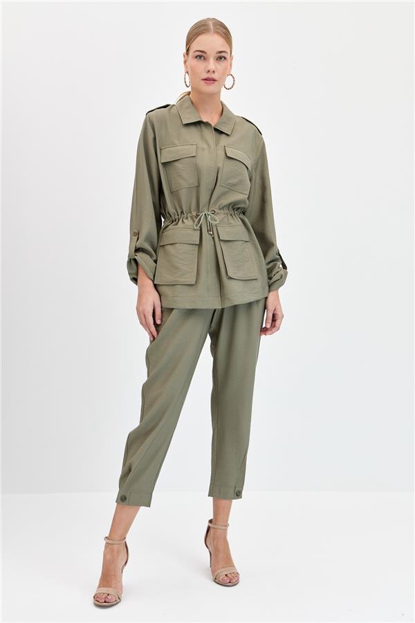 Женская льняная куртка модели сафари цвета хаки