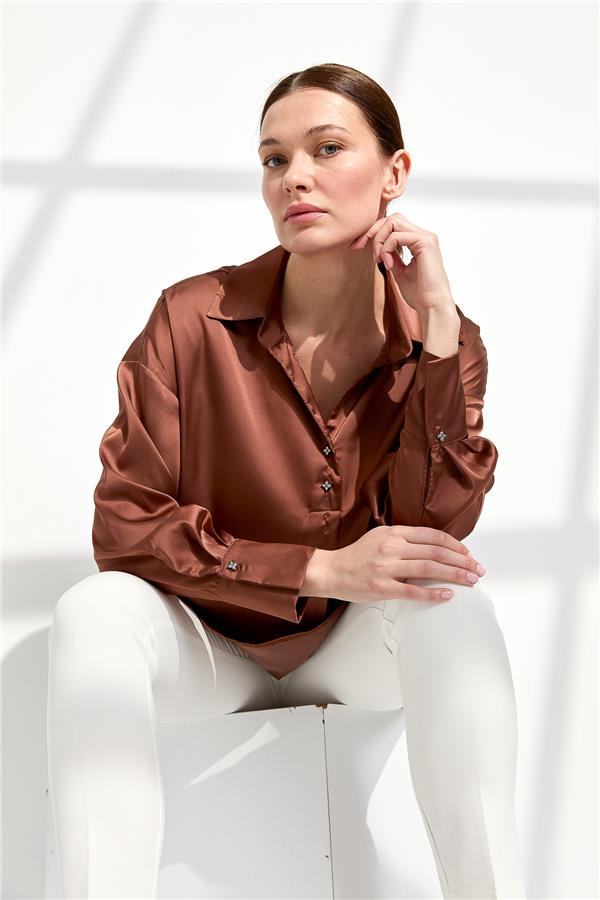 Женская блуза с атласным воротником медного цвета