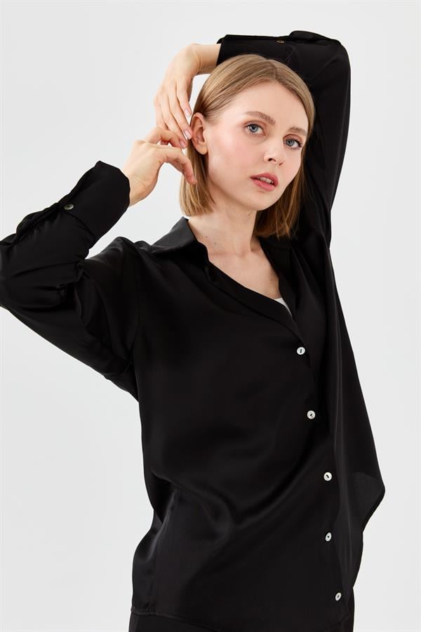 Женская атласная рубашка с воротником черная