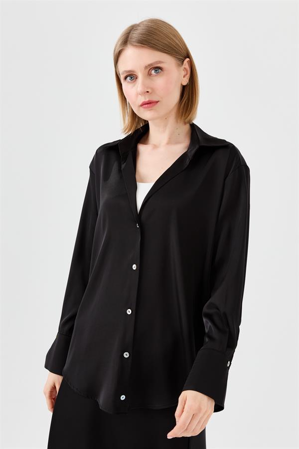 Женская атласная рубашка с воротником черная