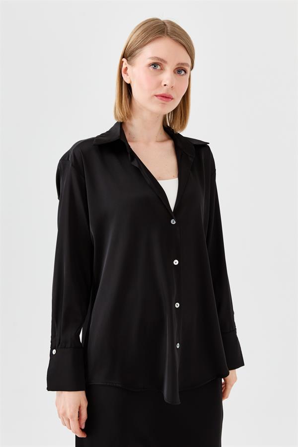Женская атласная рубашка с воротником черная