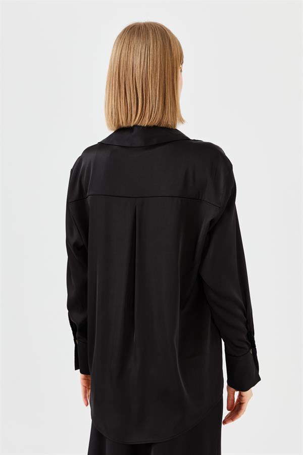 Женская атласная рубашка с воротником черная