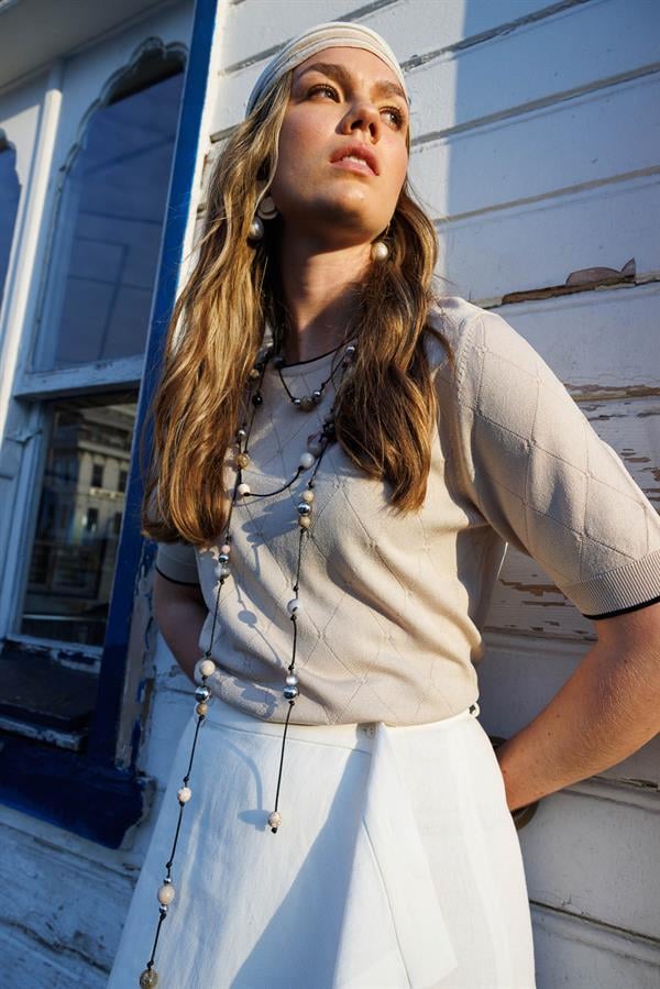 Kadın Sıfır Yaka Baklava Desenli T-shirt Bej