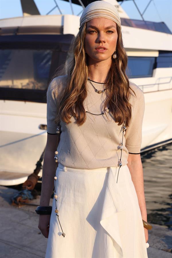 Kadın Sıfır Yaka Baklava Desenli Yazlık Hırka Bej