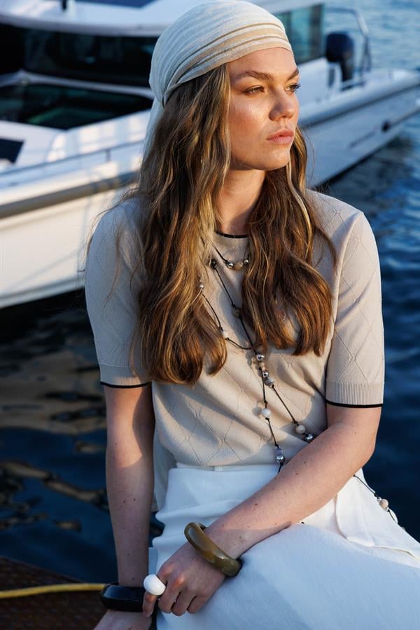 Kadın Sıfır Yaka Baklava Desenli T-shirt Bej