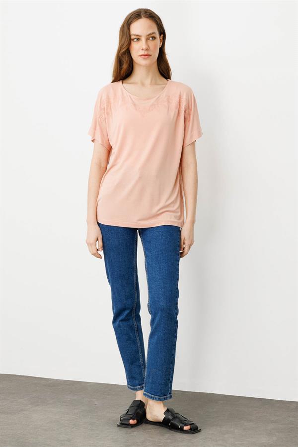 Kadın Sıfır Yaka Boncuk İşlemeli Penye T-shirt Somon
