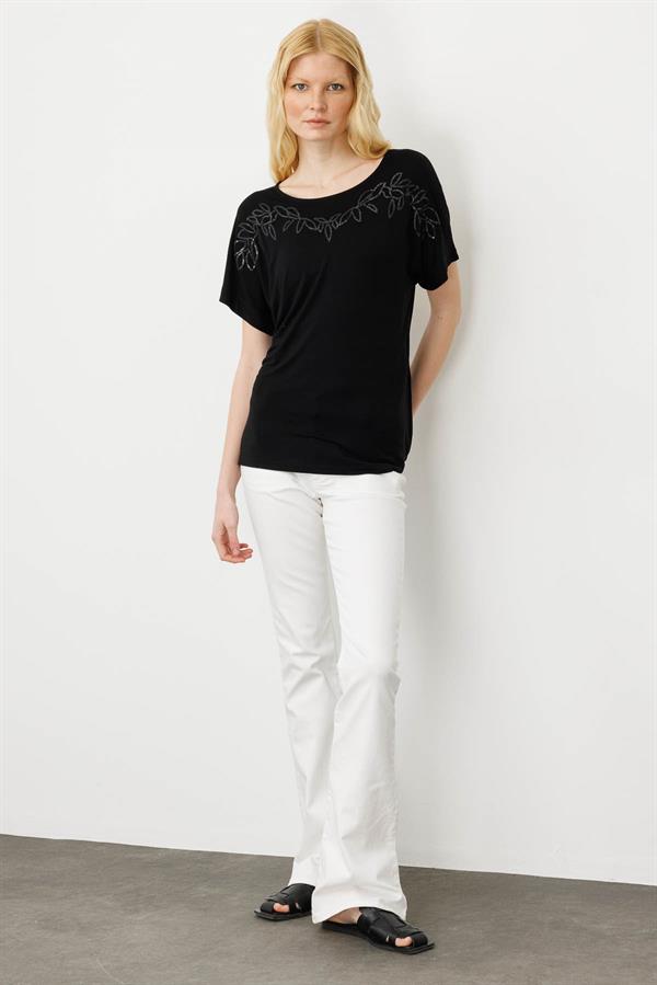 Kadın Sıfır Yaka Boncuk İşlemeli Penye T-shirt Siyah