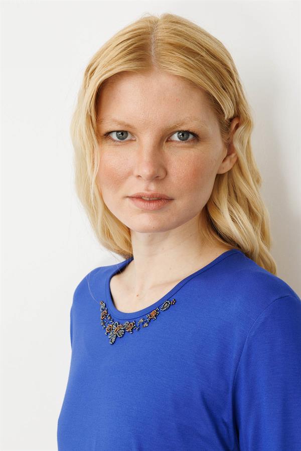 Kadın V Yaka Boncuk İşlemeli Penye Bluz Saks