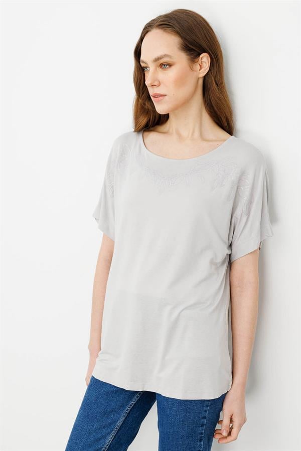 Kadın Sıfır Yaka Boncuk İşlemeli Penye T-shirt Taş
