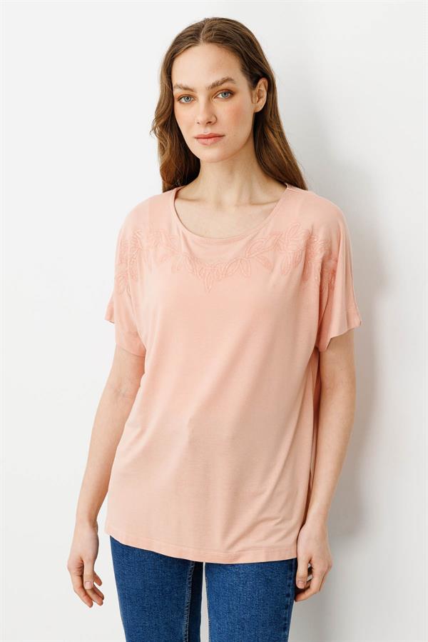 Kadın Sıfır Yaka Boncuk İşlemeli Penye T-shirt Somon