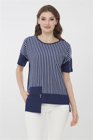 Женская хлопковая футболка с круглой горловиной и карманами в полоску темно синего цвета