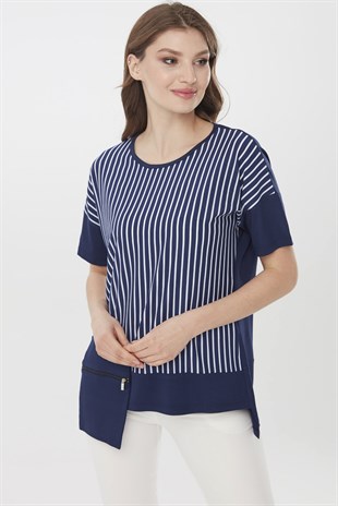 Женская хлопковая футболка с круглой горловиной и карманами в полоску темно синего цвета