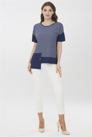 Женская хлопковая футболка с круглой горловиной и карманами в полоску темно синего цвета