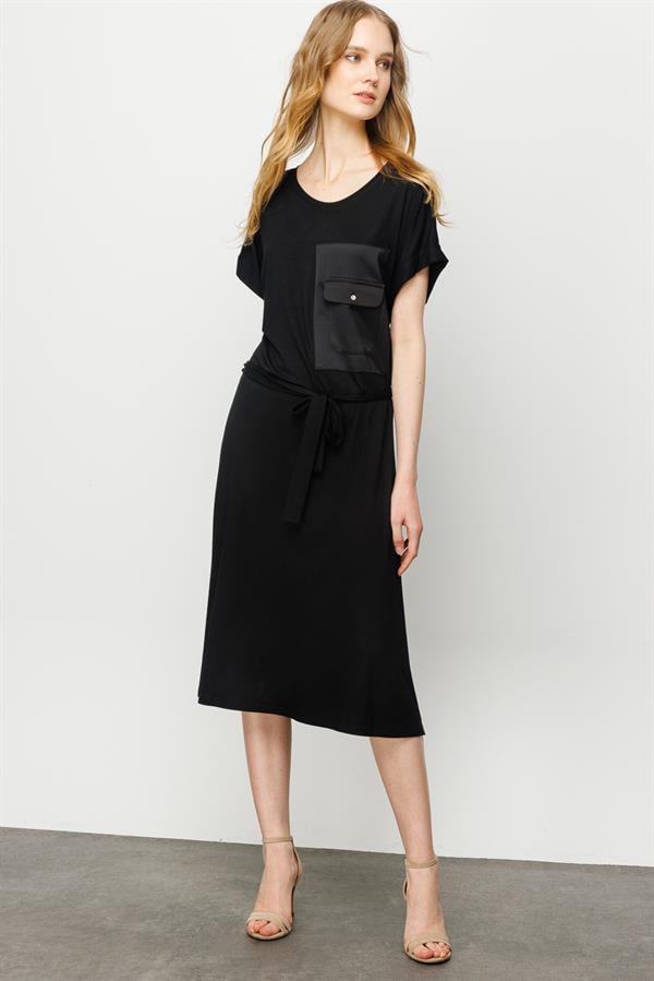 Женская хлопковая футболка с круглым вырезом и атласным карманом черная