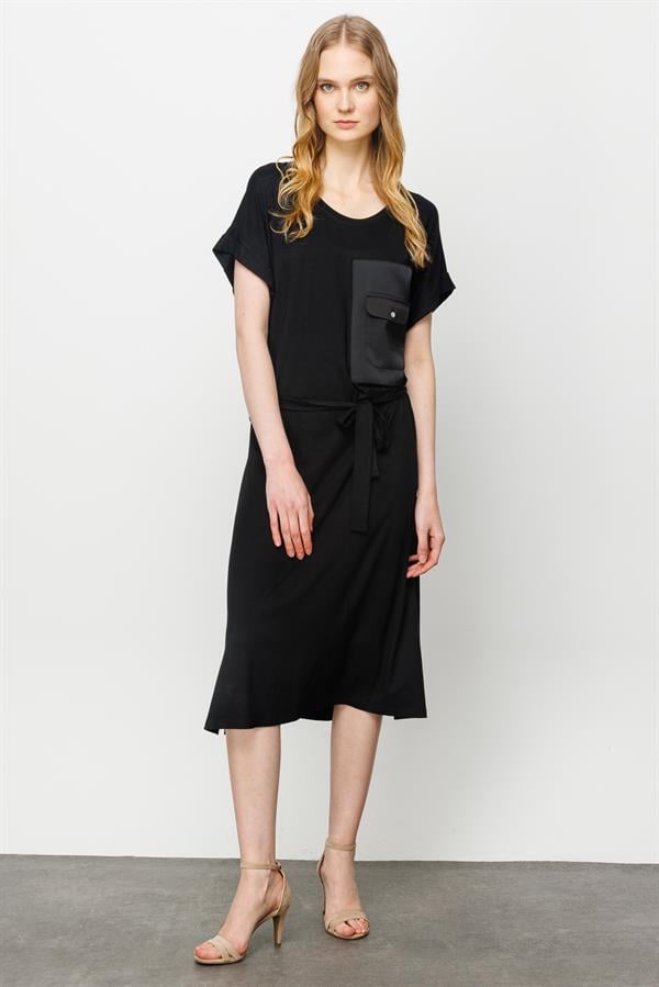 Женская хлопковая футболка с круглым вырезом и атласным карманом черная