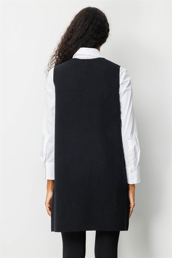 Kadın Sıfır Yaka Cebi Tığlamalı Uzun Yün Yelek Siyah