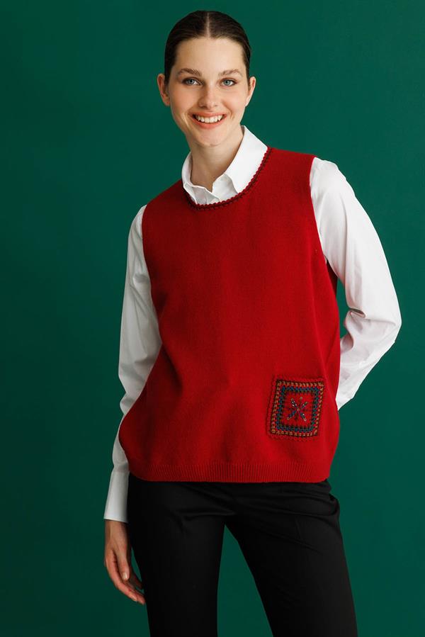 Kadın Sıfır Yaka Cebi ve Yakası Renkli Tığlamalı Yün Süveter K.Kırmızı