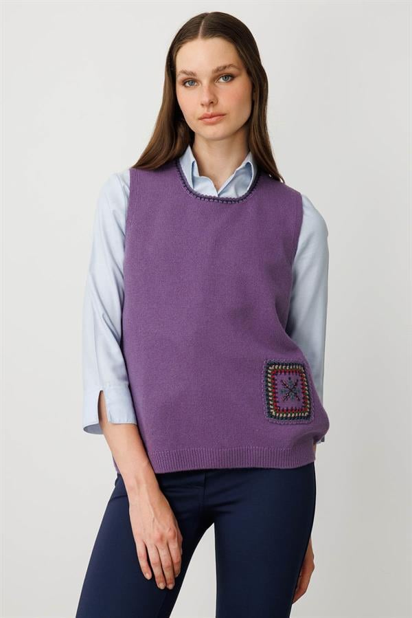 Kadın Sıfır Yaka Cebi ve Yakası Renkli Tığlamalı Yün Süveter Mor