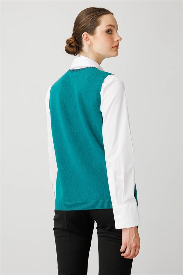 Kadın Sıfır Yaka Cebi ve Yakası Renkli Tığlamalı Yün Süveter A.Ö.Başı