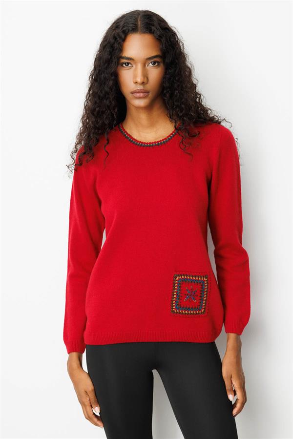 Kadın Sıfır Yaka Cebi ve Yakası Tığlamalı Yün Kazak K.Kırmızı