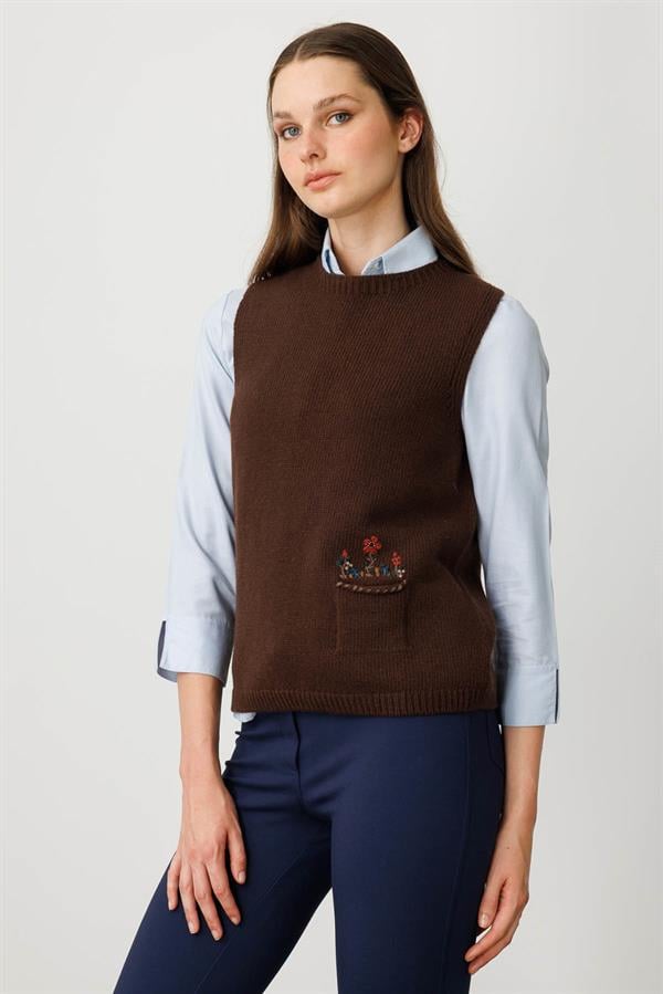 Kadın Sıfır Yaka Cep Üstü Çiçek Nakışlı Yün Süveter M.Kahve