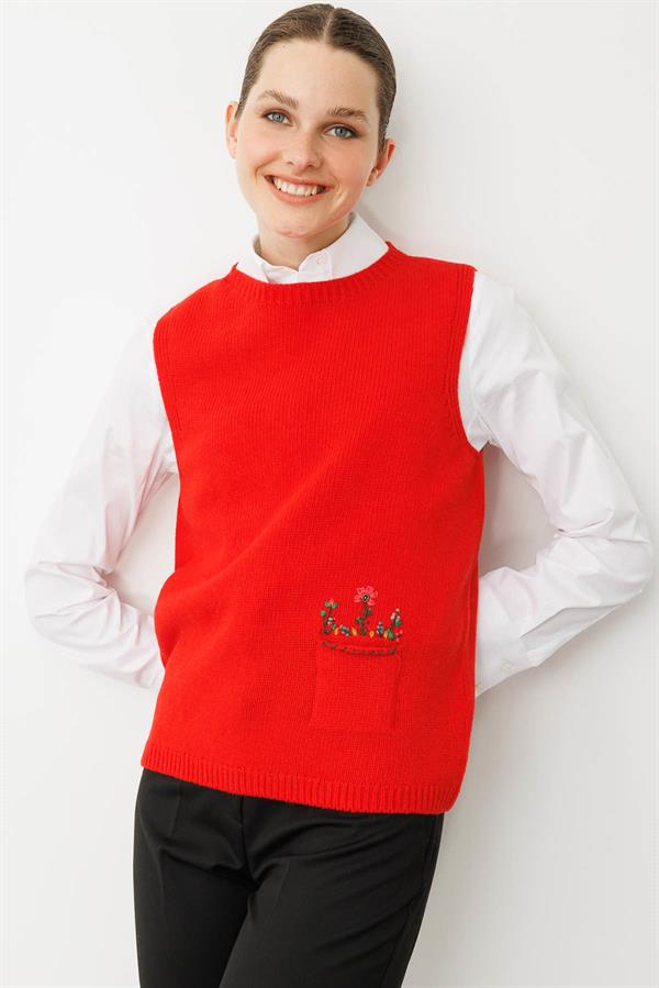 Kadın Sıfır Yaka Cep Üstü Çiçek Nakışlı Yün Süveter Mercan