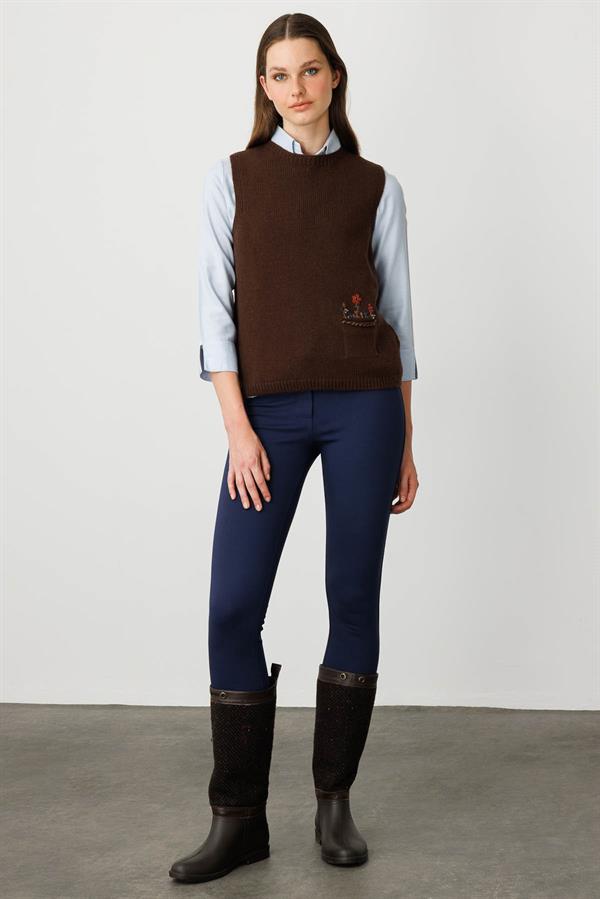 Kadın Sıfır Yaka Cep Üstü Çiçek Nakışlı Yün Süveter M.Kahve