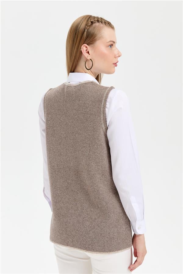 Kadın Sıfır Yaka Cep Üstü İşlemeli Kısa Yün Yelek V.Bej