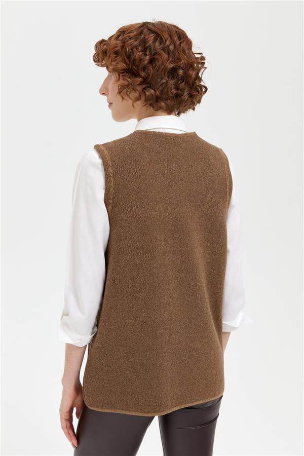 Kadın Sıfır Yaka Cep Üstü İşlemeli Kısa Yün Yelek V.Camel