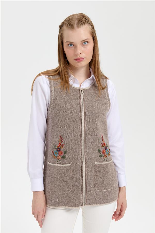 Kadın Sıfır Yaka Cep Üstü İşlemeli Kısa Yün Yelek V.Bej