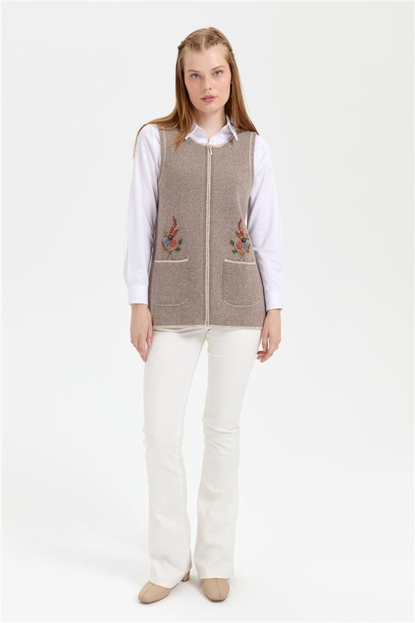 Kadın Sıfır Yaka Cep Üstü İşlemeli Kısa Yün Yelek V.Bej
