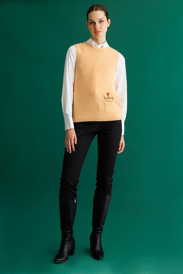 Kadın Sıfır Yaka Cep Üstü Nakış İşlemeli Süveter Somon