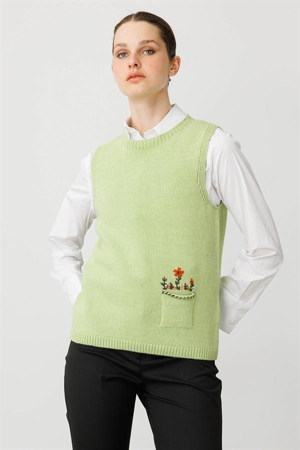Kadın Sıfır Yaka Cep Üstü Nakış İşlemeli Süveter A.E.Yeşili