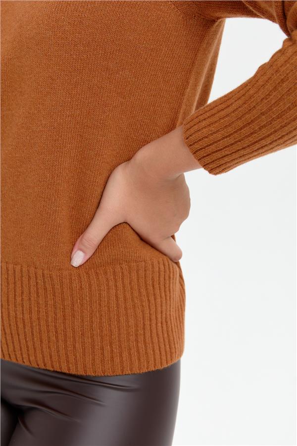 Kadın Sıfır Yaka Dikişsiz Eteği ve Kolu Uzun Lastik Yün Kazak Tarçın