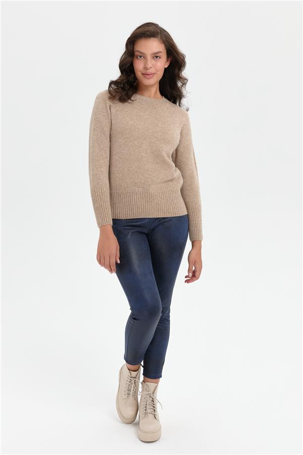 Kadın Sıfır Yaka Dikişsiz Eteği ve Kolu Uzun Lastik Yün Kazak K.Bej