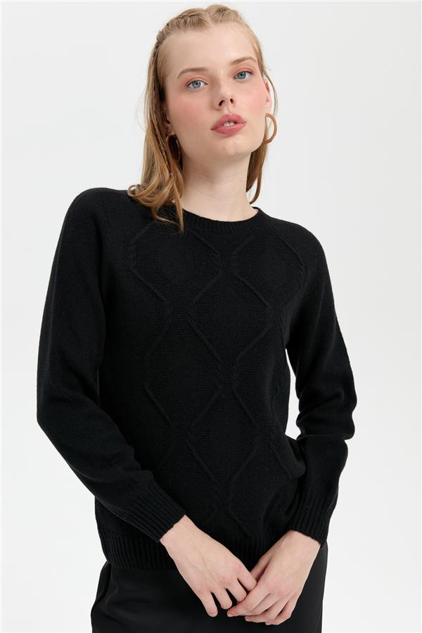 Kadın Sıfır Yaka Dikişsiz Önü Baklavalı Yün Kazak Siyah