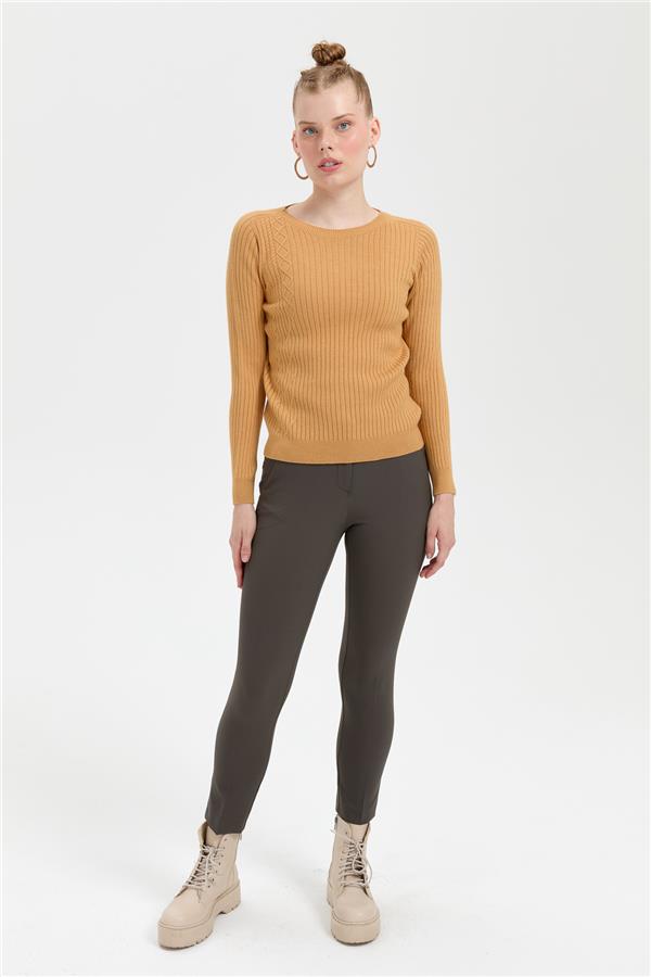 Kadın Sıfır Yaka Dikişsiz Önü Desenli Kazak Camel