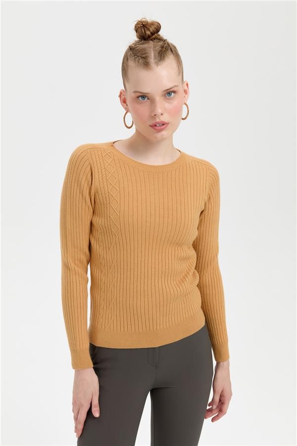 Kadın Sıfır Yaka Dikişsiz Önü Desenli Kazak Camel