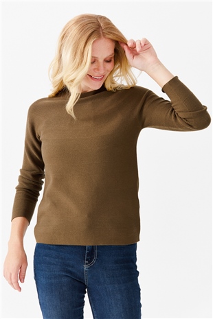 Женский бесшовный вязаный свитер с круглым вырезом бежевый 