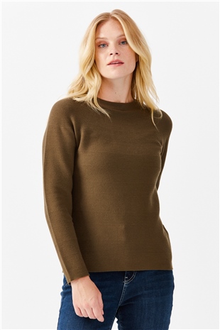 Женский бесшовный вязаный свитер с круглым вырезом бежевый 