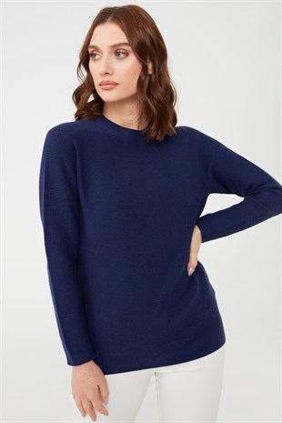 Женский трикотажный свитер темно-синий